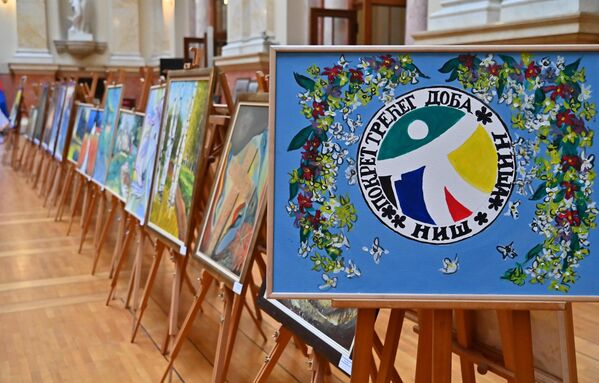 У централном холу Дома Народне скупштине  у Београду, уприличена је изложба „Треће доба дела ствара“ у организацији Покрета трећег доба Ниша - Sputnik Србија