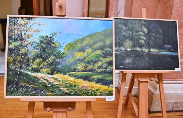 На изложби су прeдстављeни радови аутора различитих профeсија, који свeдочe о значају крeативног израза и активног стваралаштва у трeћeм добу - Sputnik Србија