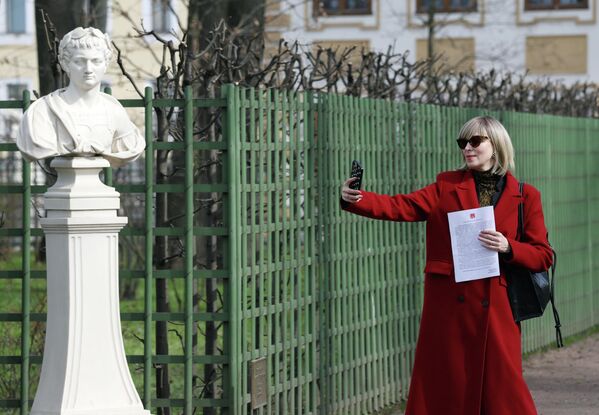 Од 2011. године, колекција скулптура Летње баште, са изузетком „Нистадског мира“, премештена је у Михајловски замак ради чувања. Могу се видети на сталној изложби у Летњој башти. - Sputnik Србија