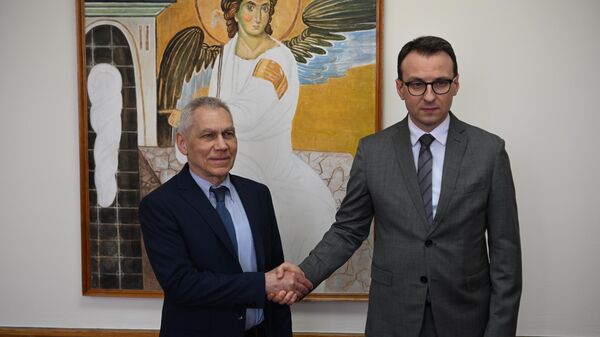 Директор Канцеларије за Косово и Метохију Петар Петковић са амбасадором Руске Федерације Александром Боцан-Харченком. - Sputnik Србија