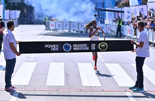 Рекорд полумаратонске трке оборила је и Валентина Џебет, која је трку завршила за сат и 11 минута - Sputnik Србија