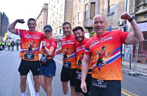 Ми смо најјачи,  поручују уз осмех чланови тима из Требиња - Sputnik Србија