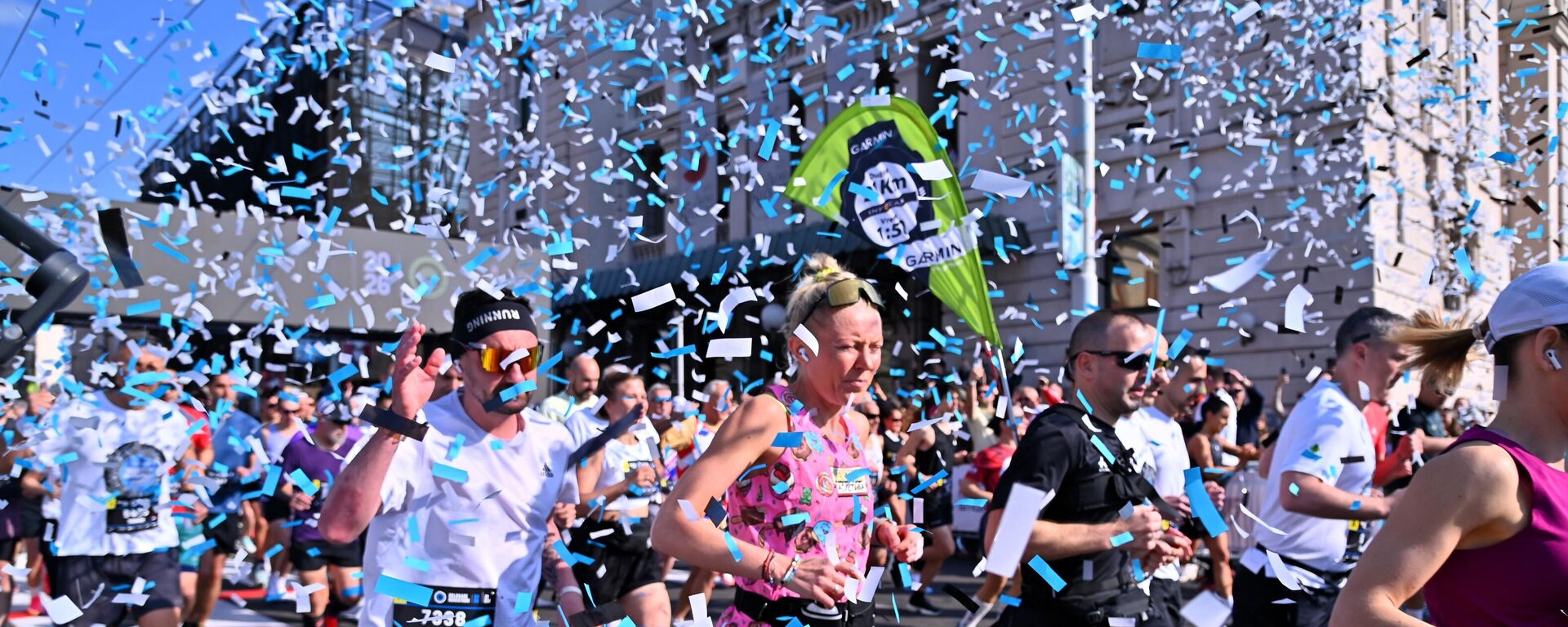 Старт полумаратон, означио је уједно и почетак велике манифестације „Београдски дани породице“, чиме је спортска борба добила шири друштвени контекст. - Sputnik Србија, 1920, 18.04.2026