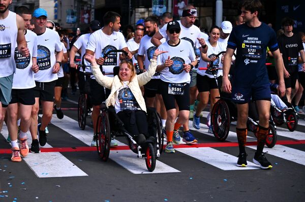  Фондација „Хероји Београдског маратона“ је  донирала пет специјализованих тркачких инвалидских колица, како би се обезбедило учешће спортиста са инвалидитетом.  - Sputnik Србија