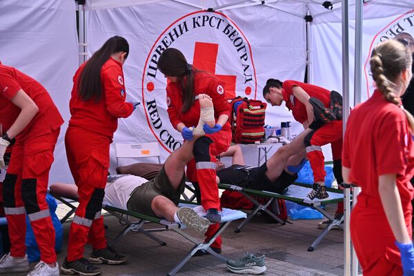 Живо у шатору Црвеног крста - Sputnik Србија