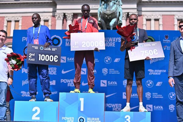 Кенијци однели све три медаље. Стазу дугу 21 километар Френсис Абонг Кумва је претрчао за 1:00,47 сати. Друго место је заузео Кенеди Кимутаи Каптила са резултатом 1:02,26, док је на трећем месту завршио Винсент Момањи (1:03,07) - Sputnik Србија