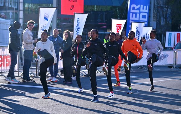 Синхронизовано групно загревање учесника - Sputnik Србија