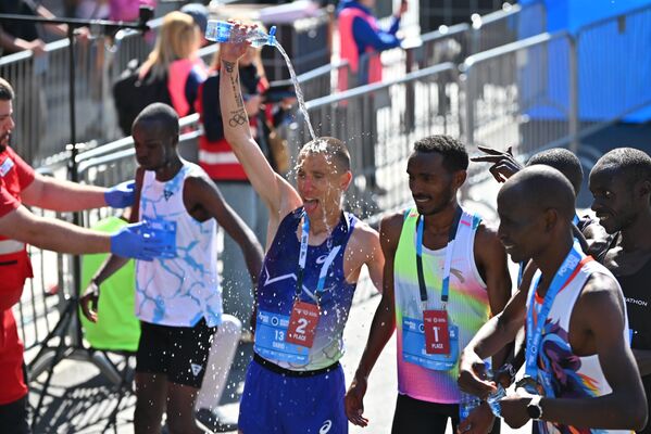 А он је то прославио на себи својствен начин - Sputnik Србија