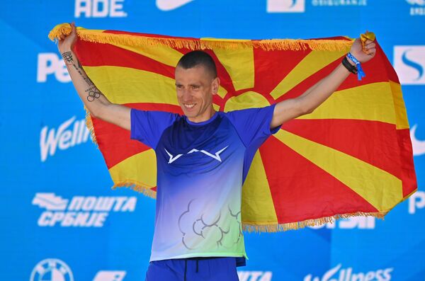 Македонац Дарио Ивановски, остварио је историјски успех пошто је при самом крају трке повисио ритам и маратон завршио на другој позицији са временом 02:09:35. - Sputnik Србија