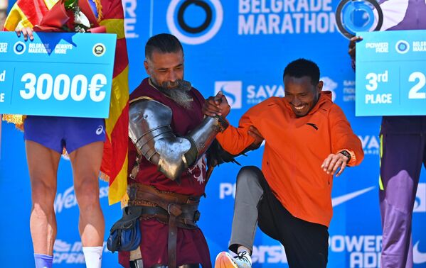 Оклопни витез помаже Етиопљанину Гудети да се попне на победничко постоље - Sputnik Србија