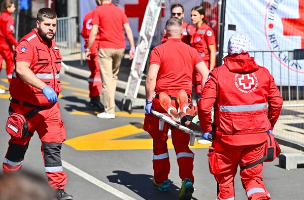 Некима од такмичара, је након проласка кроз циљ, указивана медицинска помоћ - Sputnik Србија