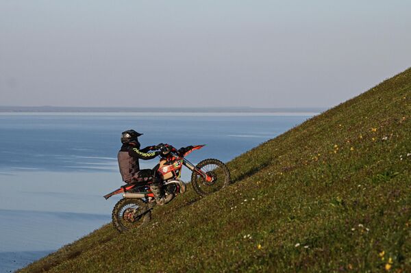 Motokrosista na planini Džan-Kutaran. - Sputnik Srbija