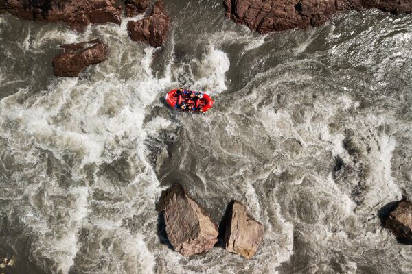 Учесници Купа Русије у рафтингу 2018. током проласка стазе у Републици Адигеји. - Sputnik Србија