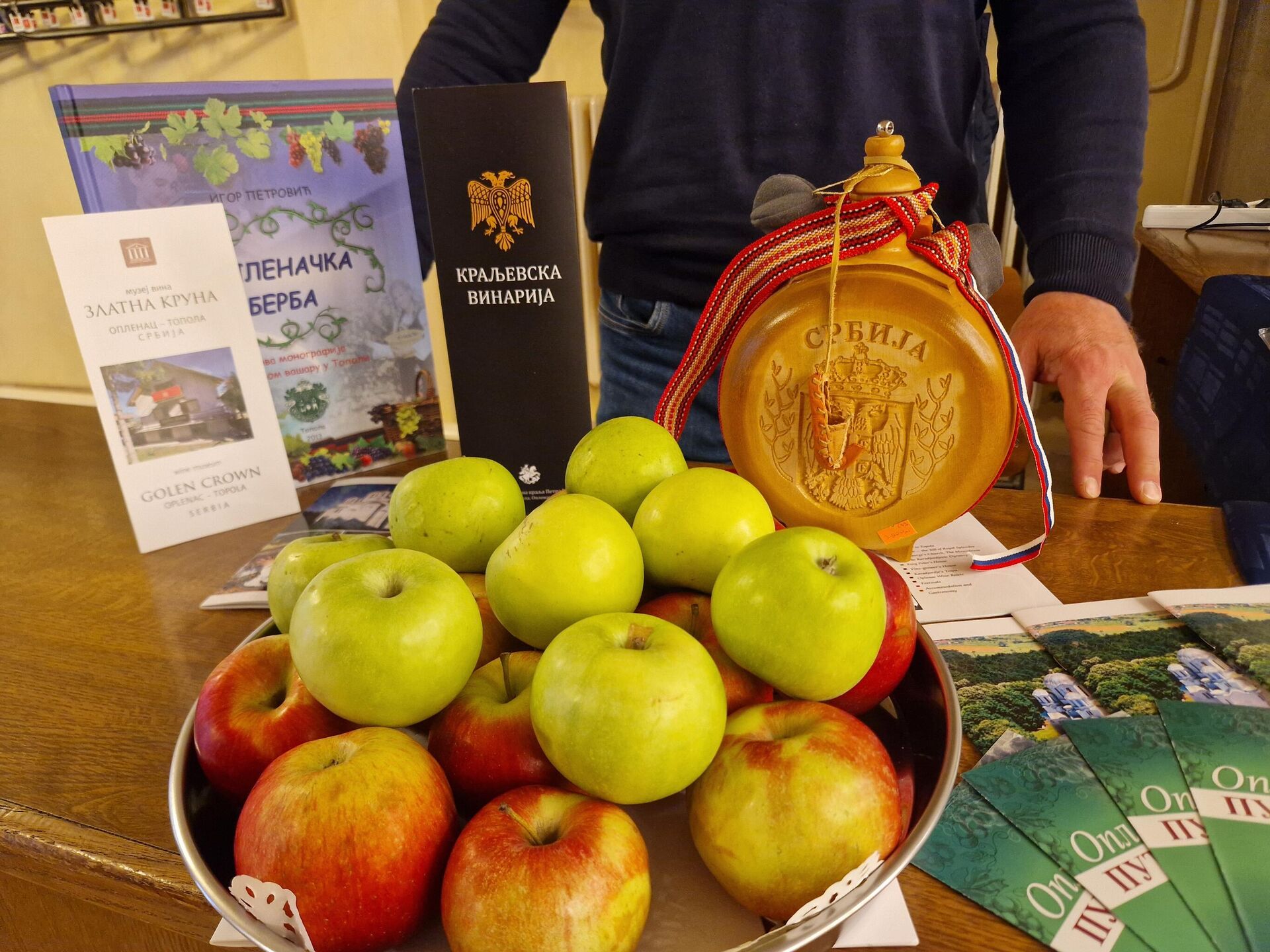 Туристичка организација „Опленац“ Топола гостима је пожелела добродошлицу већ у Београду  - Sputnik Србија, 1920, 21.04.2026