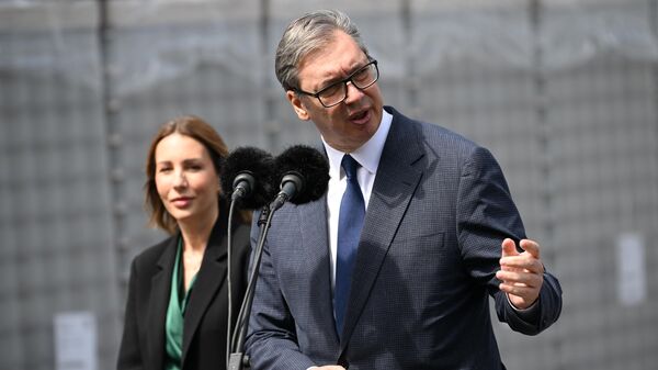 Александар Вучић на отварању новог погона фабрике стакла у Параћину  - Sputnik Србија