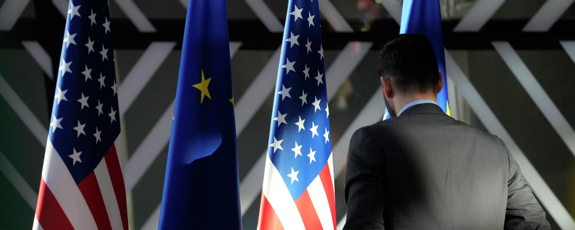 Evropa, Amerika zastava - Sputnik Srbija, 1920, 22.04.2026