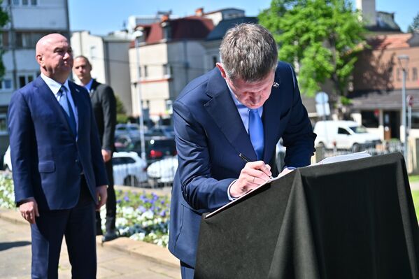 Ваш подвиг никада неће бити заборављен  записао је у књизи жалости руски министар Решетњиков  - Sputnik Србија