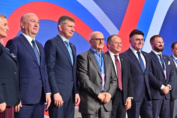 Групна фотографија учесника  - Sputnik Србија