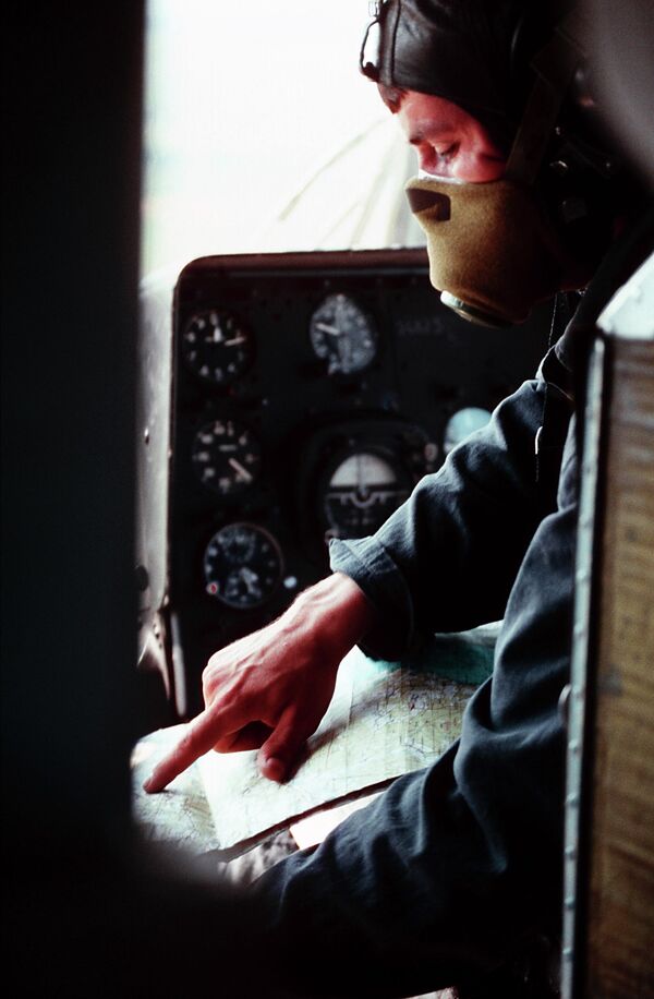 Ликвидатори последица несреће у нуклеарној електрани Чернобиљ користе хеликоптере за мерење нивоа радијације. - Sputnik Србија