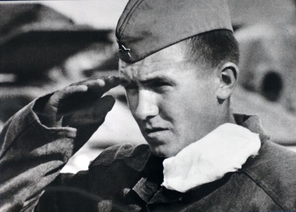 Војници, неискусни момци из јесењег позива 1985. године, били су увучени у операције чишћења након несреће. Нико још није навео колико их је страдало од последица зрачења. - Sputnik Србија