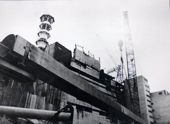 Припремни кораци за монтажу заштитне куполе која ће смањити радијацију  - Sputnik Србија