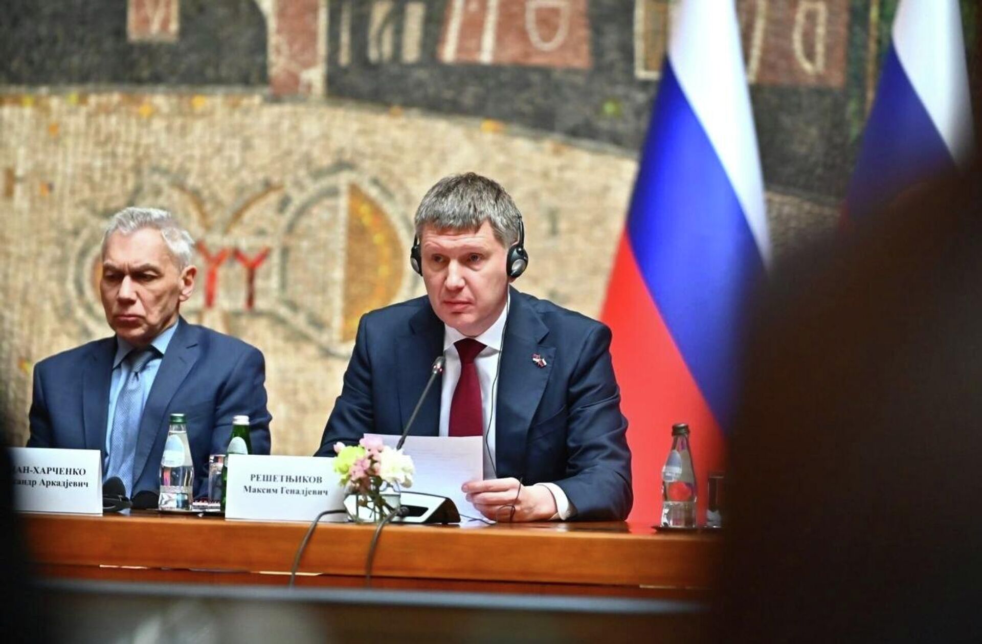 Министар економског развоја Руске Федерације Максим Решетњиков и  руски амбасадор Александар Боцан-Харченко - Sputnik Србија, 1920, 24.04.2026