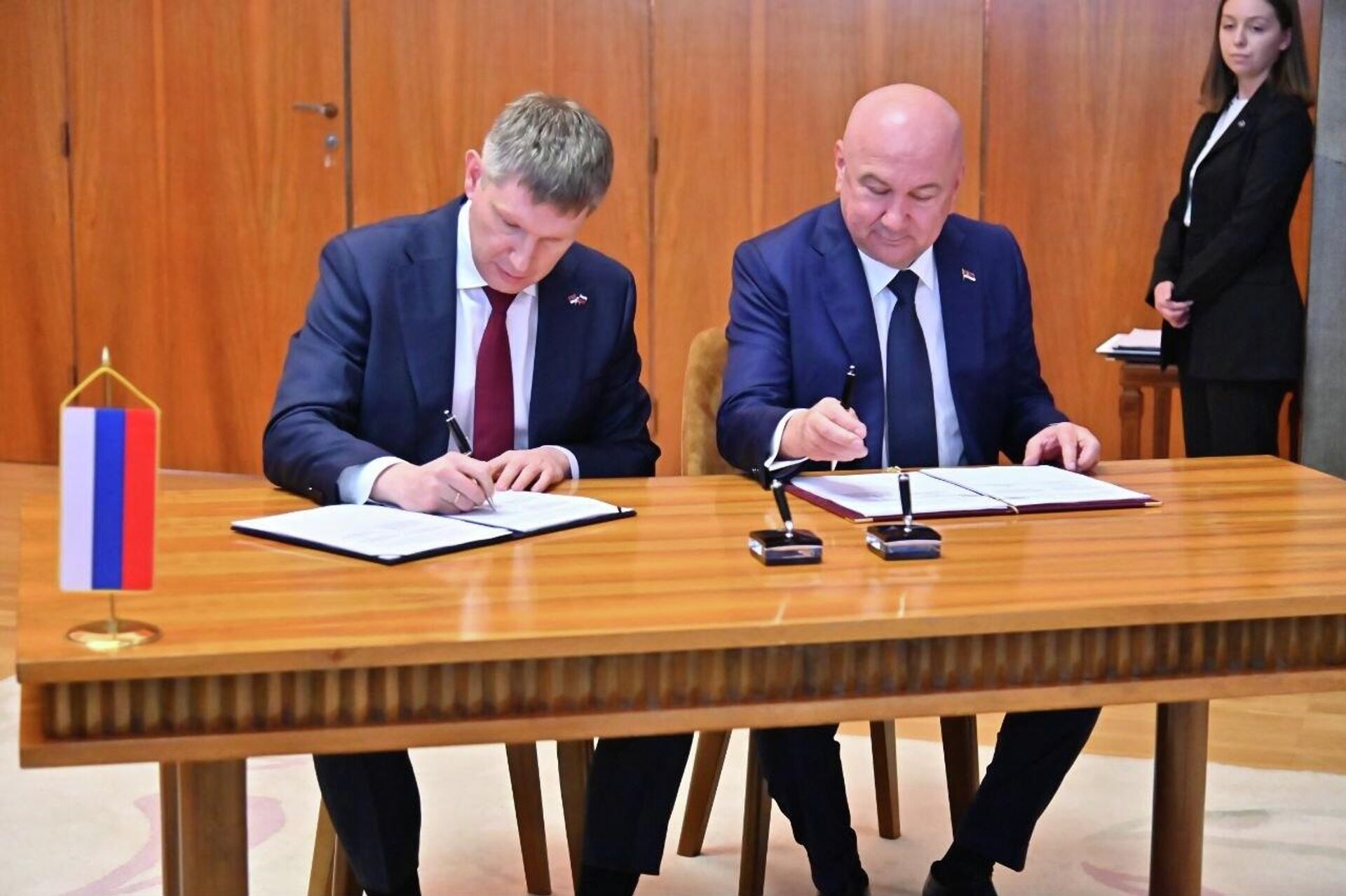 У Палати Србија је током 21. заседања Међувладиног српско-руског комитета за трговину, економску и научно-техничку сарадњу, потписан низ докумената о сарадњи у различитим областима између Србије и Русије - Sputnik Србија, 1920, 24.04.2026