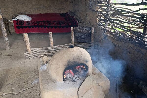 Posetioci mogu da vide i gde je spavao neolitski čovek, čime se pokrivao - Sputnik Srbija