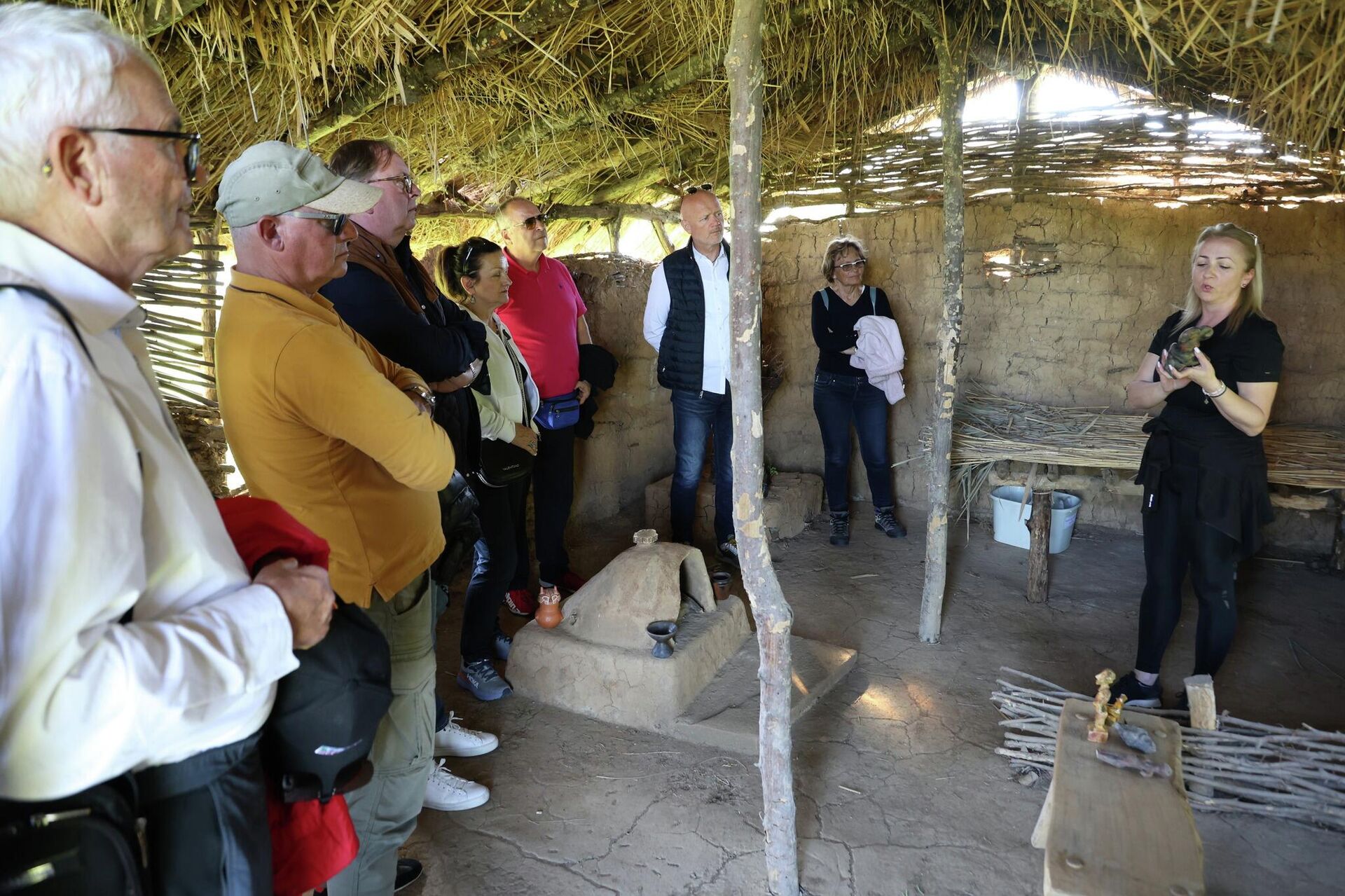 Posetioci iz Slovenije ovih dana u najznačajnijem nalazištu mlađeg neolita - Sputnik Srbija, 1920, 25.04.2026