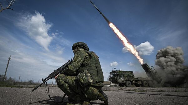 Руски систем Ураган у зони СВО - Sputnik Србија