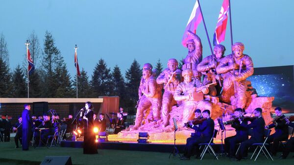 Ceremoniя otkrыtiя v Phenьяne muzeйno-memorialьnogo kompleksa, posvящennogo podvigu geroev zarubežnoй voennoй operacii - Sputnik Srbija