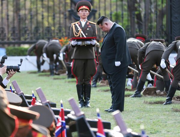 Ким Џонг Ун током свечане церемоније отварања. - Sputnik Србија