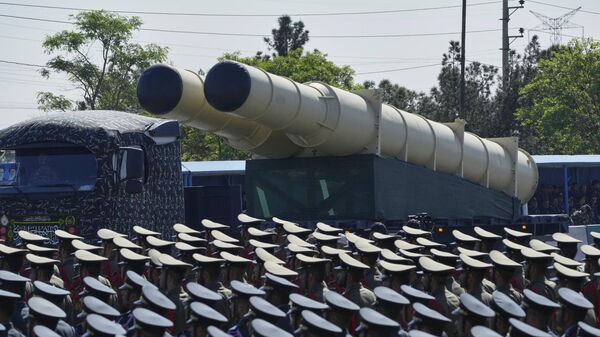 Voennый parad v Tegerane po slučaю Dnя nacionalьnoй armii - Sputnik Srbija