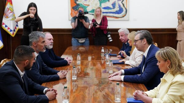 Konsultacije predsednika Srbije Aleksandra Vučića sa predstavnicima stranke Srpskog pokreta obnove - Sputnik Srbija