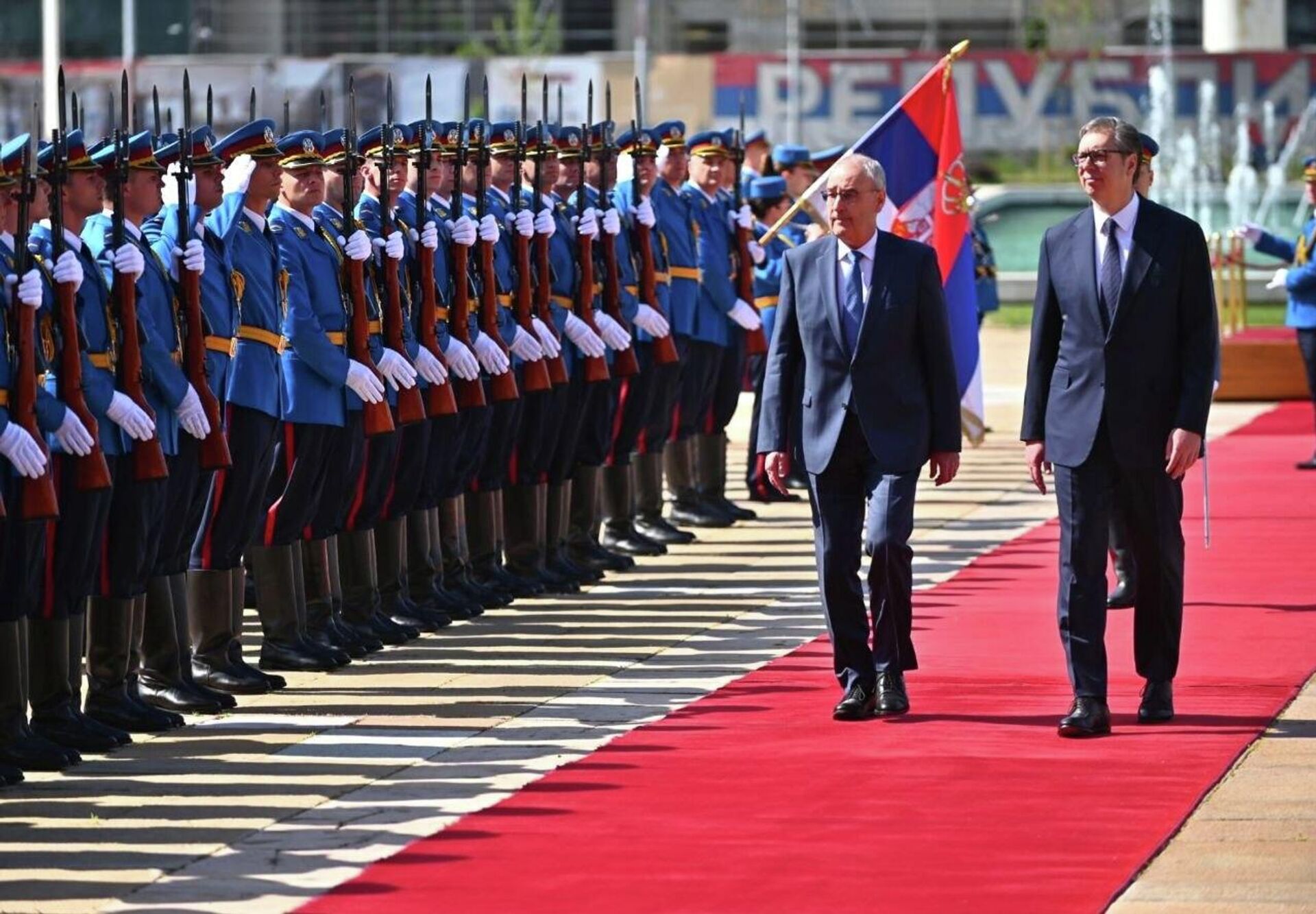 Председник Србије Александар Вучић и председник Швајцарске Конфедерације Ги Пармелан - Sputnik Србија, 1920, 28.04.2026