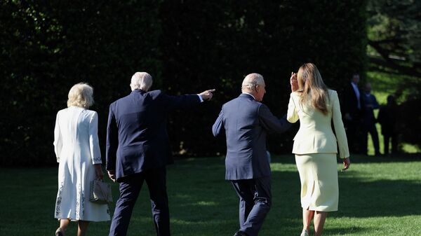 Доналд Трамп и краљ Чарлс са супругама - Sputnik Србија