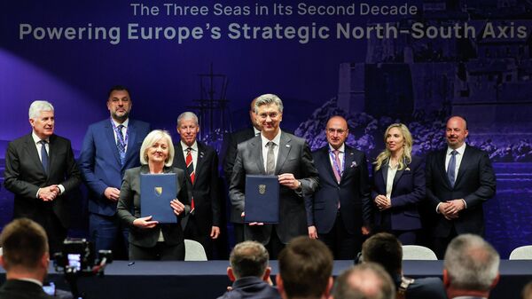 Potpisan sporazum o izgradnji gasovoda Južna interkonekcija između BiH i Hrvatske - Sputnik Srbija