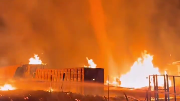 Ватрогасци у Шпанији забележили редак феномен — ватрени торнадо - Sputnik Србија