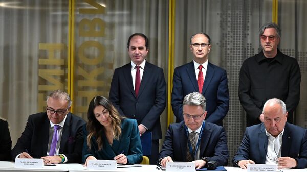 Потписан Протокол за развој националног језичког модела и вештачке интелигенције - Sputnik Србија