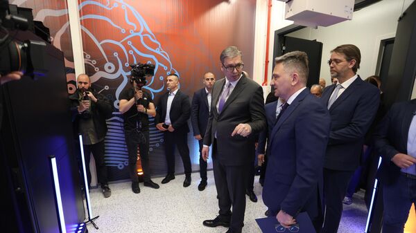 Председник Србије Александар Вучић изјавио је данас да је пуштање у рад модула три и четири Државног дата центра у Крагујевцу и активирање новог суперкомпјутера историјски тренутак за дигиталну инфраструктуру Србије - Sputnik Србија
