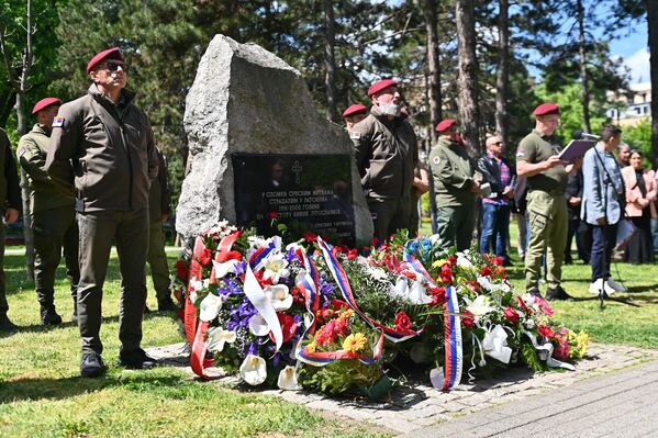 Након помена, код спомен-обележја посвећеног убијеним српским цивилима и војницима из Западне Славоније у Ташмајданском парку положени су венци  - Sputnik Србија