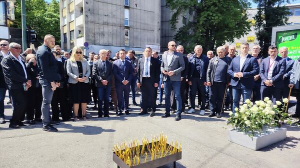 Odata počast vojnicima JNA ubijenim u Doborovoljačkoj ulici pre 34 godine - Sputnik Srbija