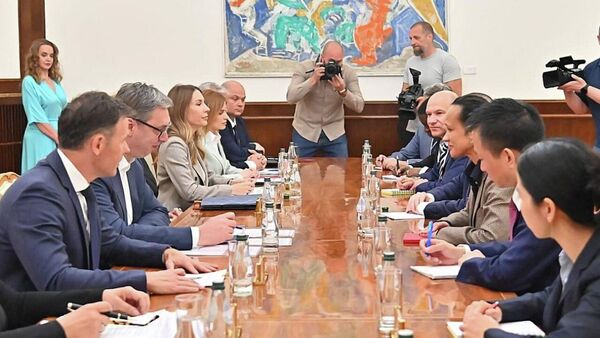 Председник Александар Вучић састао се са представницима Мисије Међународног монетарног фонда у Србији на челу са шефицом Мисије Анет Кјобе - Sputnik Србија
