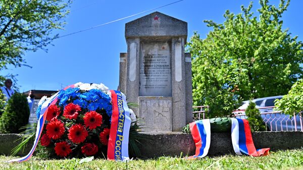Боцан-Харченко и Милица Ђурђевић Стаменковски положили венце на споменик војницима Црвене армије