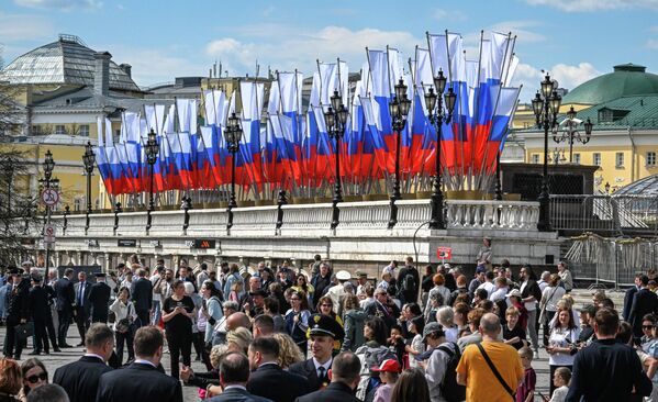 Грађани на Мањежном тргу у Москви. - Sputnik Србија