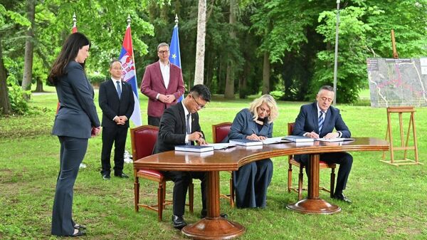 Потписани документи о пројектовању и извођењу радова за изградњу државног пута И реда Вожд Карађорђе - сектор 2 и сектор 3 - Sputnik Србија