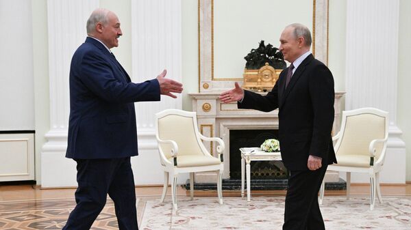 Путин и Лукашенко у Кремљу: Доћи ће време када ће политичари молити да дођу на Параду победе
