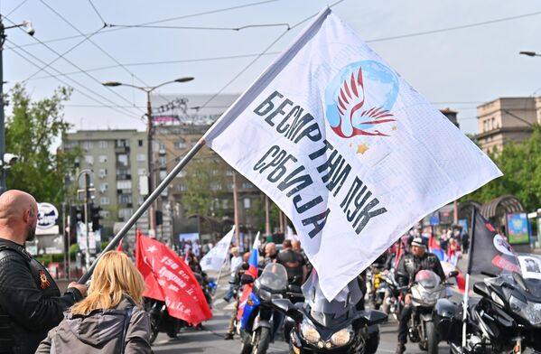 „Besmrtni puk“ je međunarodni civilno-patriotski pokret za očuvanje kulture sećanja na one koji su dali živote u borbi protiv fašizma u Drugom svetskom ratu.  - Sputnik Srbija
