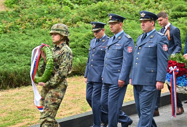 Vence je položila i  delegacija Vojske Srbije  - Sputnik Srbija
