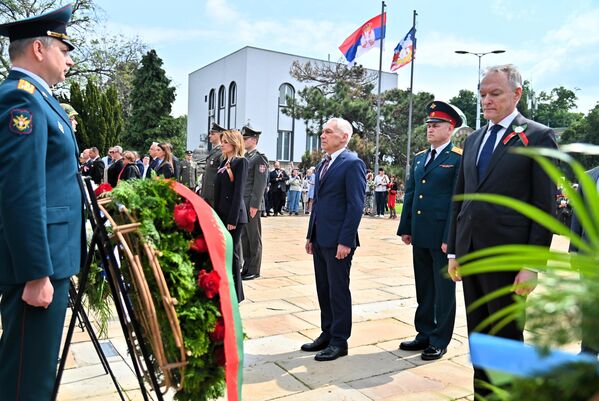 Vence su položili visoki predstavnici Vlade Republike Srbije i ambasadori zemalja pobednica u Drugom svetskom ratu - Sputnik Srbija